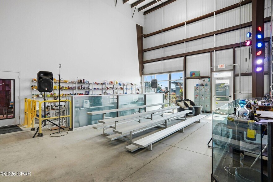 More Photos Of 1331 Harrison Ave, Panama City Showroom For Sale