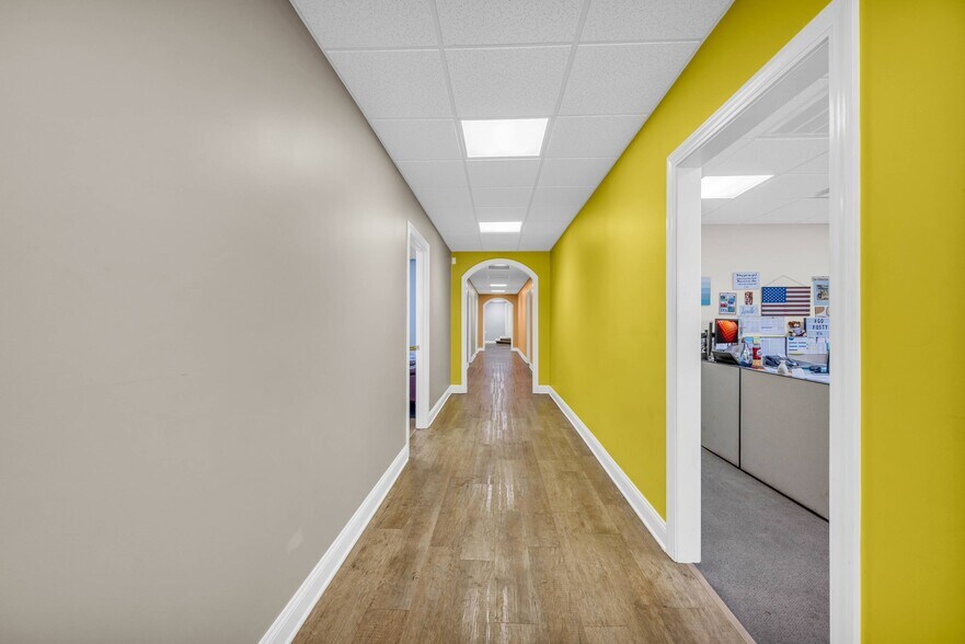 More Photos Of 24 Hartwell St, Royston Office For Sale