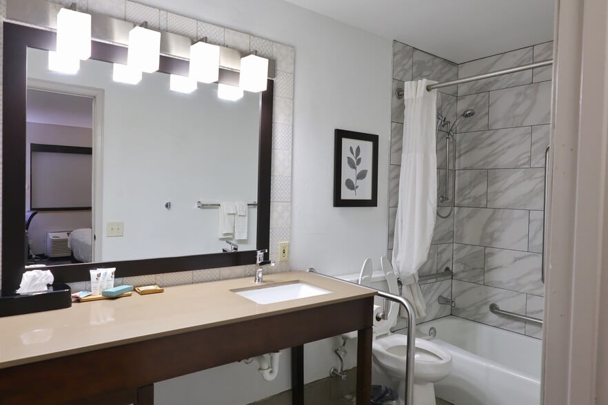 More Photos Of 737 Avon Rd, Sparta Hotel For Sale