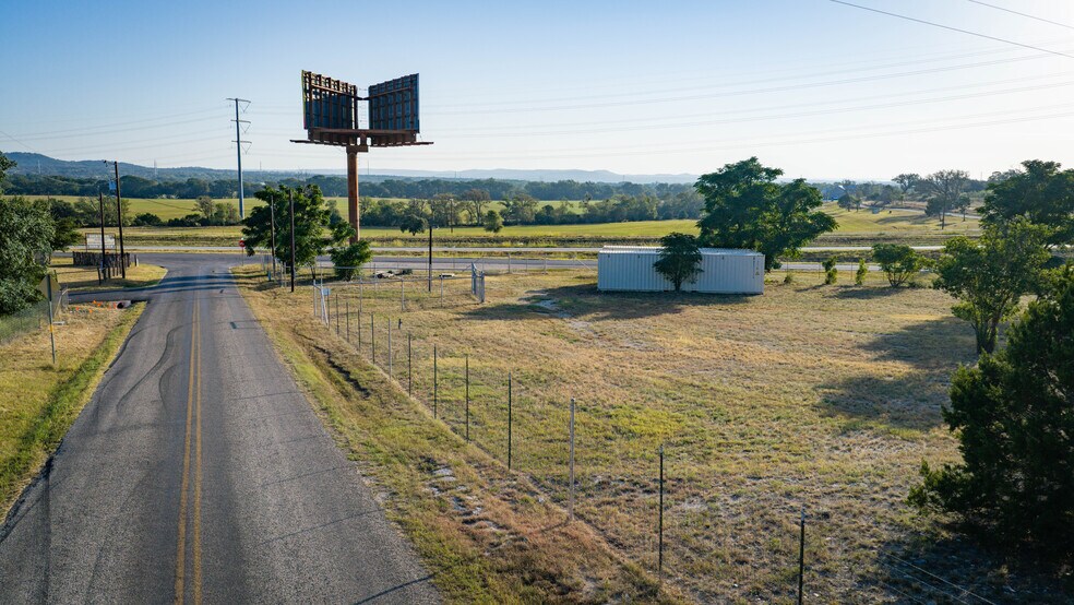 More Photos Of 3 Holiday Rd, Comfort Land For Lease