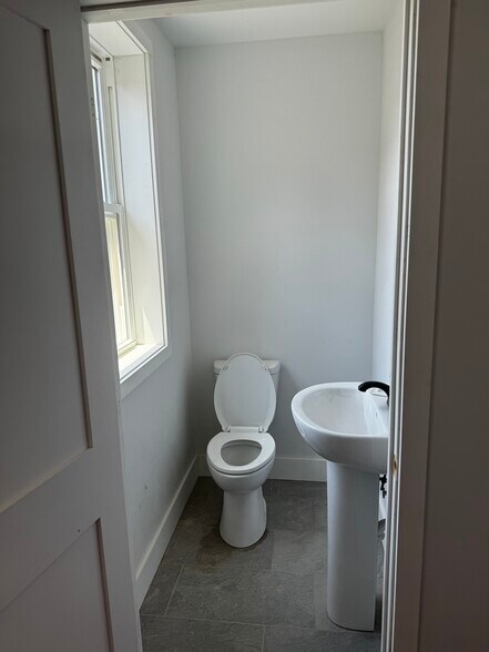 More Photos Of 1235 Pennsylvania Ave SE, Washington Storefront Retail Office For Lease