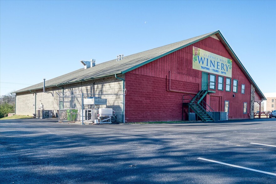 More Photos Of 78 Chestnut Hill Rd, Crossville Freestanding For Sale