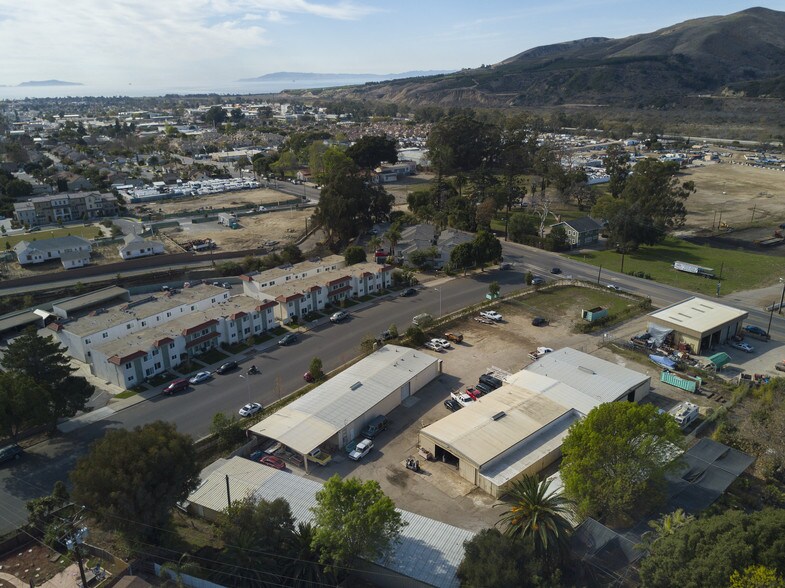 More Photos Of 2802 N Ventura Ave, Ventura Manufacturing For Lease