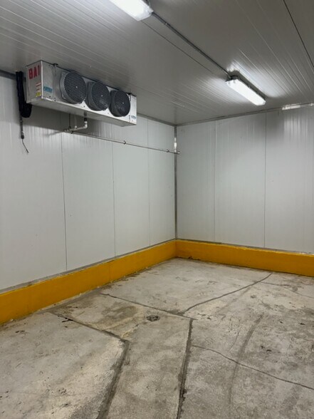 More Photos Of 1370-1380 NW 22nd St, Miami Warehouse For Lease