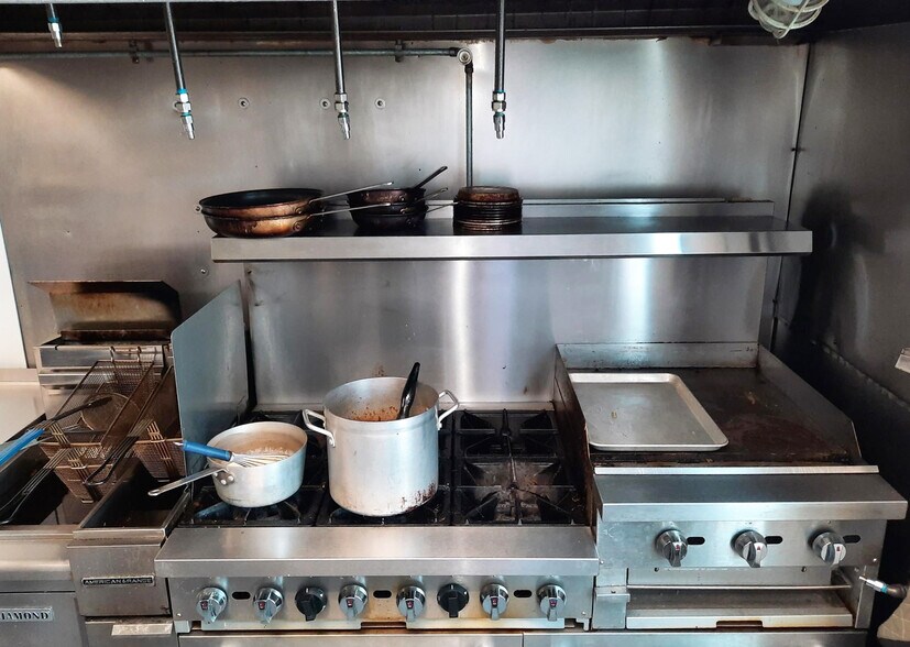 More Photos Of 1584-1586 S High St, Columbus Storefront Retail Residential For Sale