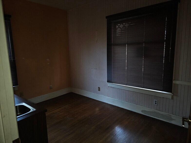 More Photos Of 6836 Palm Ave, Highland Office For Sale