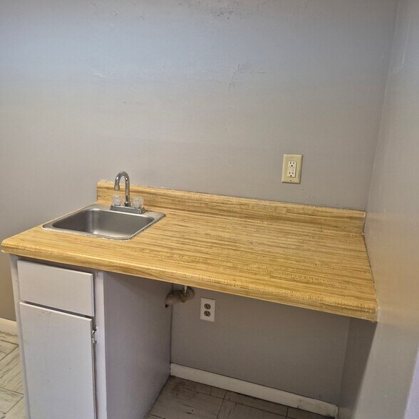 More Photos Of 21 Hines St, Monroeville Office For Sale