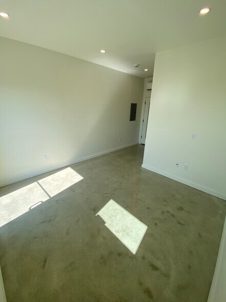 More Photos Of 2638 Business Loop 181 N, Floresville Flex For Lease