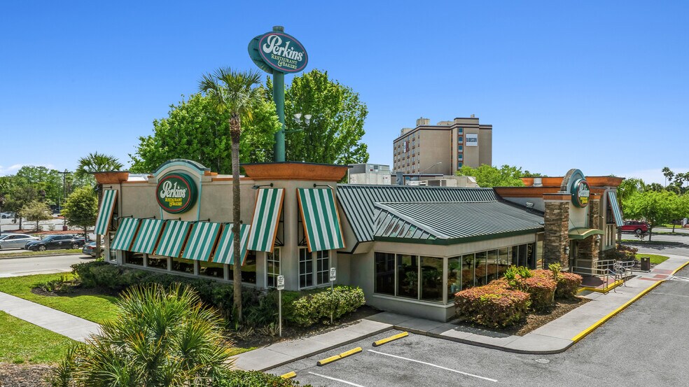 Primary Photo Of 5170 W Irlo Bronson Memorial Hwy, Kissimmee Restaurant For Sale