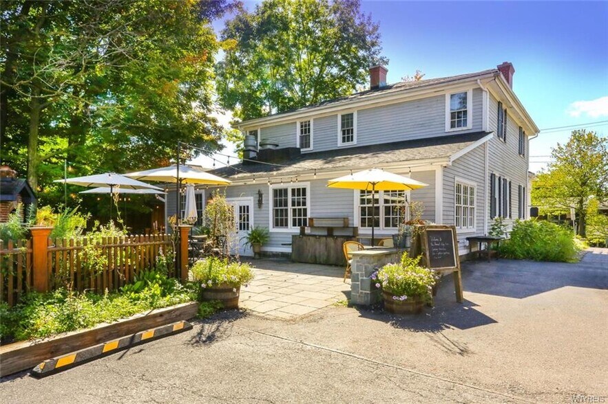 More Photos Of 644 Oakwood Ave, East Aurora Restaurant For Sale