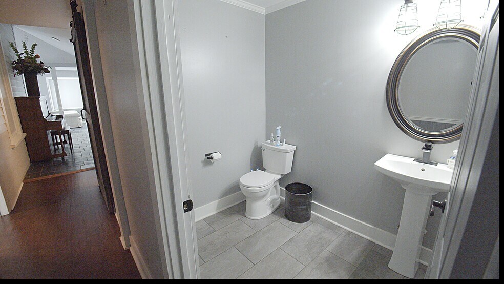 More Photos Of 5603 Main St, Flowery Branch Restaurant For Lease