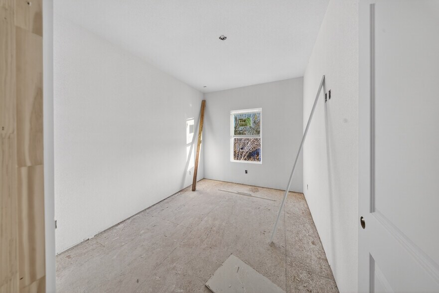 More Photos Of 525 Dakota St, San Antonio Multifamily For Sale