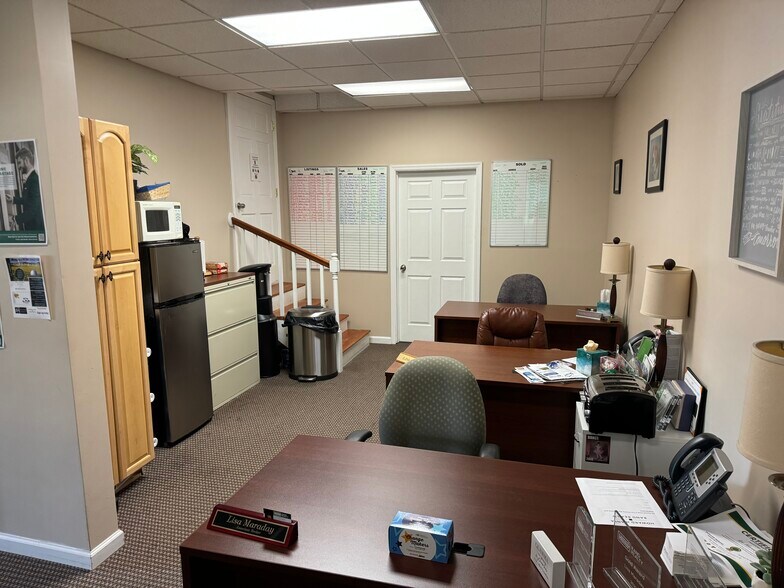 More Photos Of 819 Little Britain Rd, New Windsor Township Medical For Sale