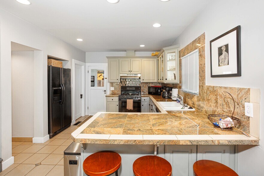 More Photos Of 4124 N Mississippi Ave, Portland Flex For Lease