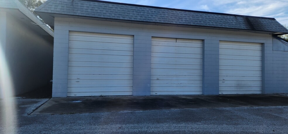 More Photos Of 284 S Center St, Pierson Auto Repair For Lease