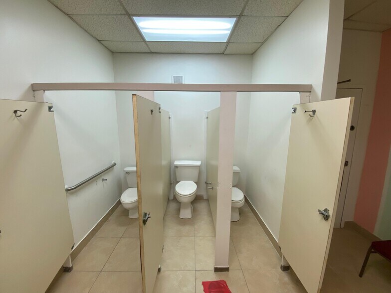 More Photos Of 2475 S Park Ave, Sanford Storefront Retail Office For Lease