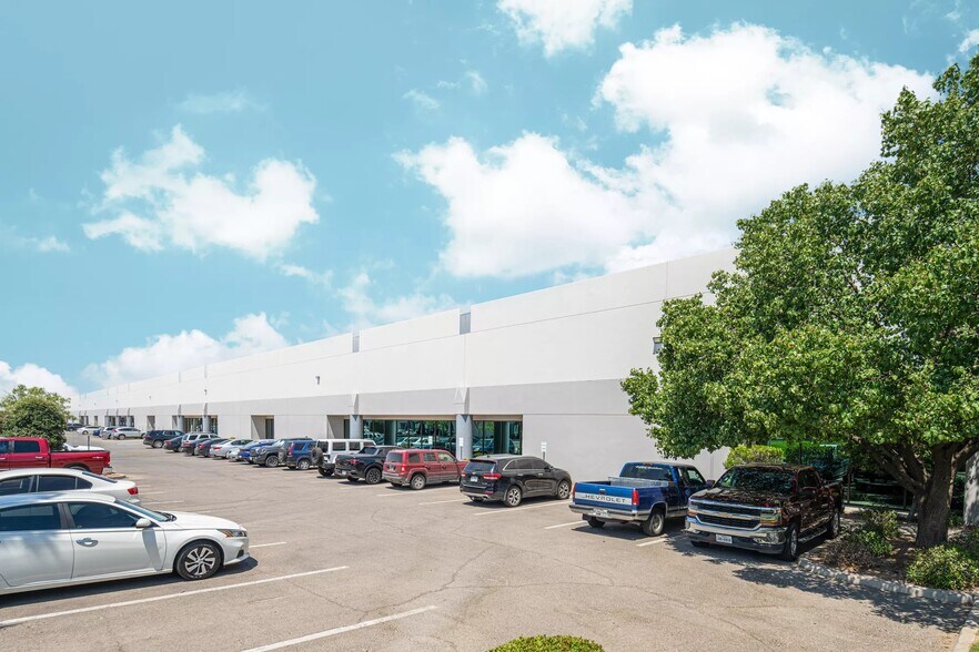 More Photos Of 12120 Esther Lama Dr, El Paso Warehouse For Lease