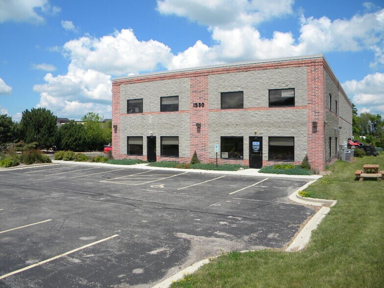 More Photos Of 1530 Corporate Center Dr, West Bend Flex For Lease