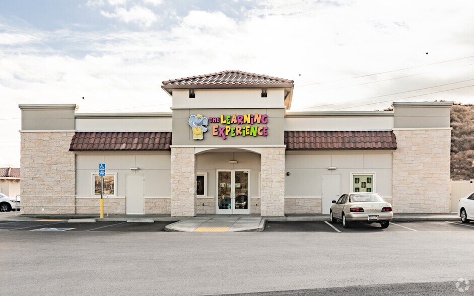 More Photos Of 24525 Copper Hill Dr, Santa Clarita Unknown For Sale