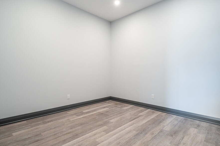 More Photos Of 52 Barton St E, Hamilton Storefront Retail Residential For Sale