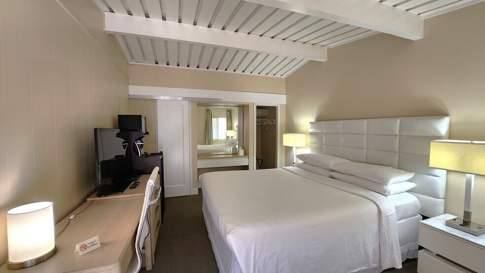 More Photos Of 3339 El Camino Real, Palo Alto Hotel For Sale