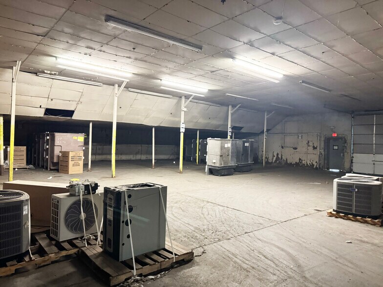 More Photos Of 14 Kraft Ave, Albany Warehouse For Lease