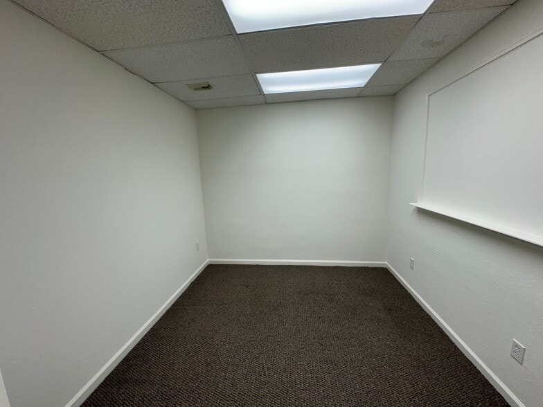 More Photos Of 12343 Hymeadow Dr, Austin Office For Sale