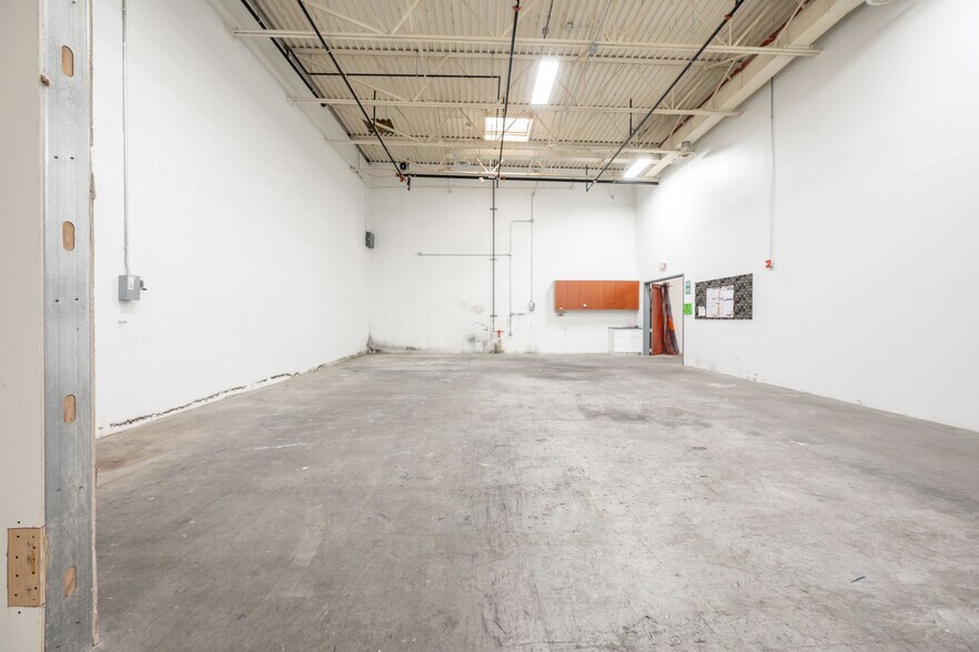 More Photos Of 10 Mile Hill Rd, Newtown Warehouse For Lease