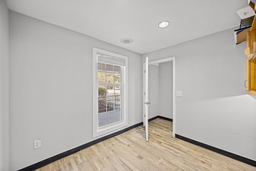 More Photos Of 44 Shoreline Dr, New Bern Medical For Sale