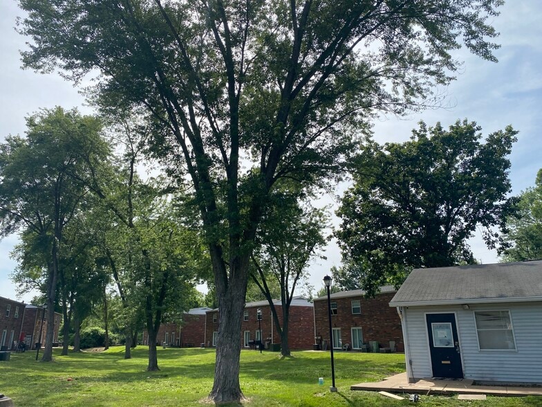 More Photos Of 1624 Northwinds Estates Dr, Saint Louis Apartments For Sale