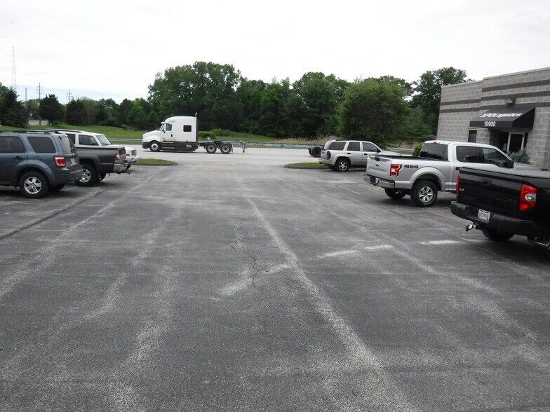 More Photos Of 10900 Memphis Ave, Brooklyn Truck Terminal For Lease