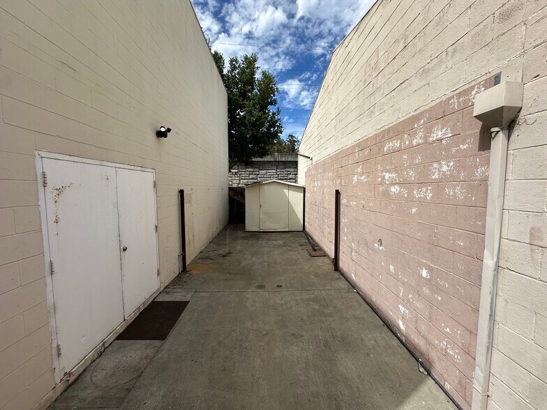 More Photos Of 840 Old County Rd, Belmont Warehouse For Lease