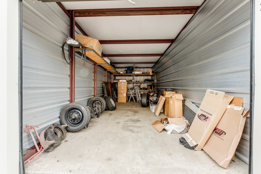 More Photos Of 2050 Winners Dr, Fairmont Auto Repair For Sale