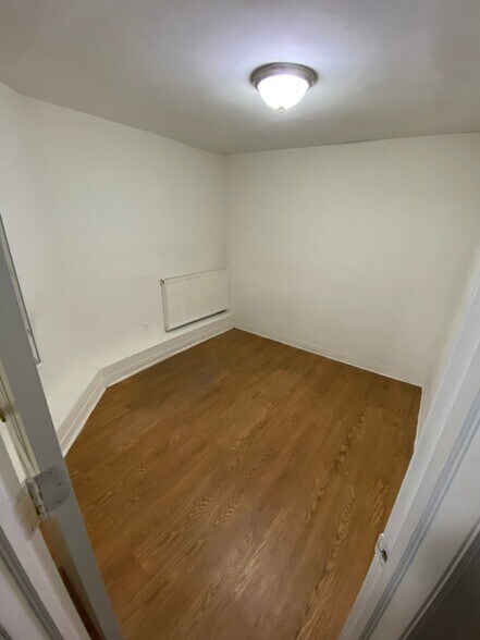 More Photos Of 527 W 48th St, New York Apartments For Lease