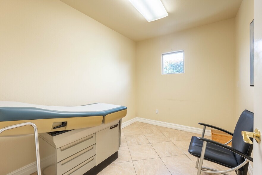 More Photos Of 4206 44th St, San Diego Healthcare For Sale