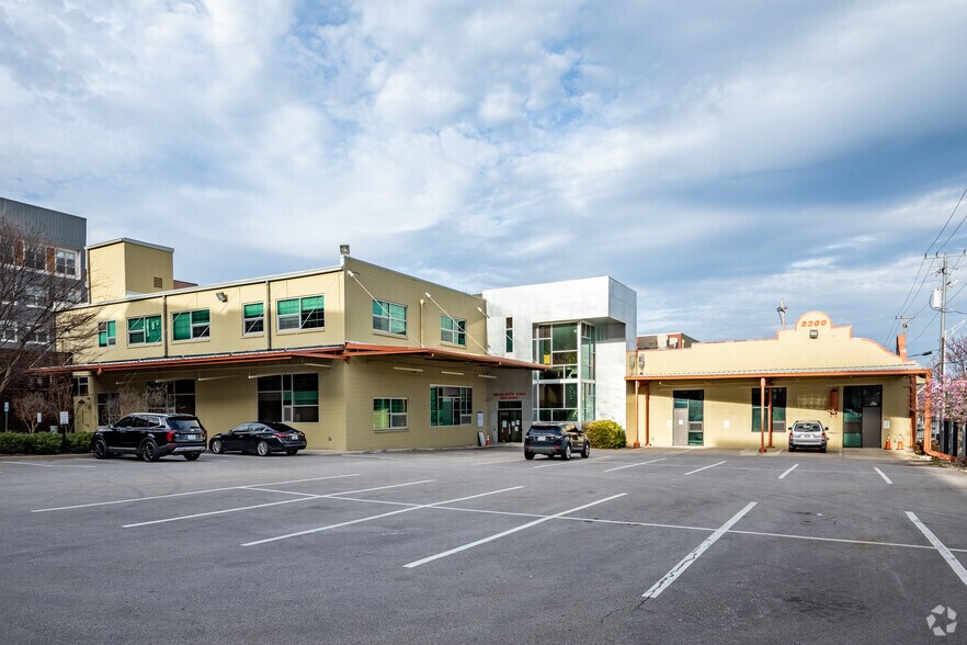 More Photos Of 2300 Charlotte Ave, Nashville Office For Sale