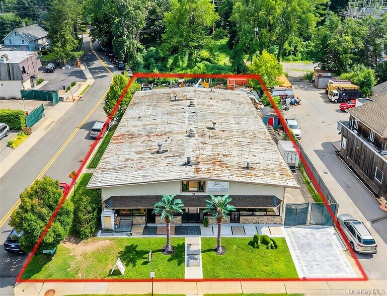 More Photos Of 133 Glenwood Rd, Glenwood Landing Warehouse For Sale