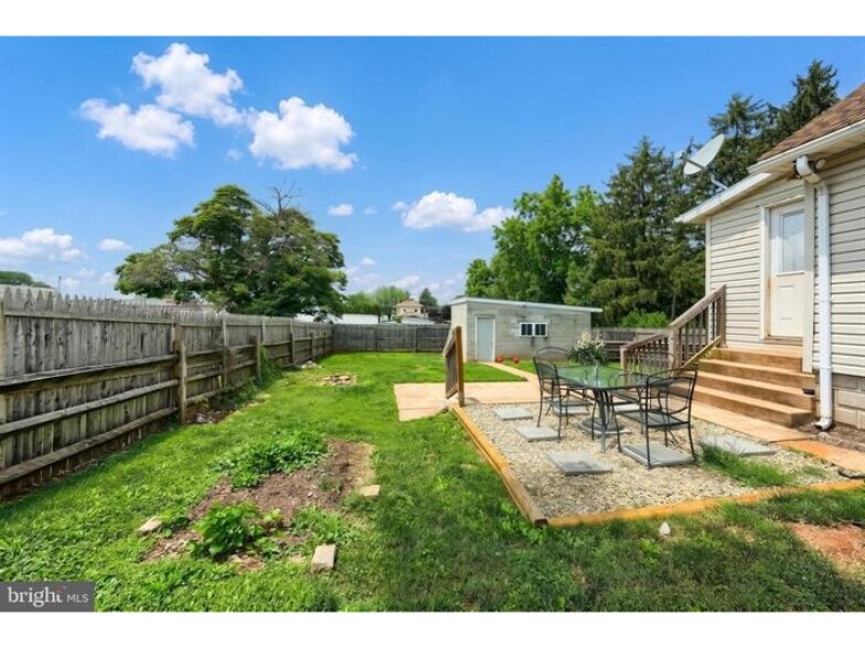 More Photos Of 2151 Maple Rd, York Flex For Sale