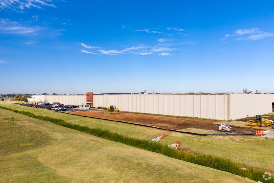 More Photos Of 7501 SW 29th St, Oklahoma City Distribution For Lease
