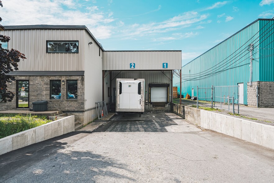More Photos Of 3280 Rue Marconi, Mascouche Distribution For Sale