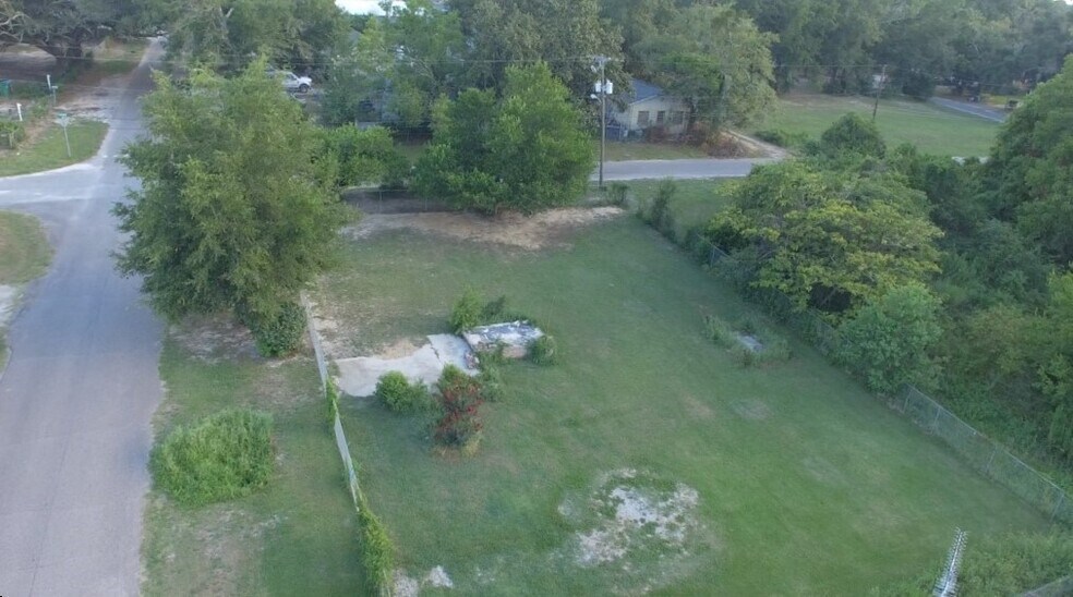 More Photos Of 2713 & 2717 15th Ave, Gulfport Light Distribution For Sale