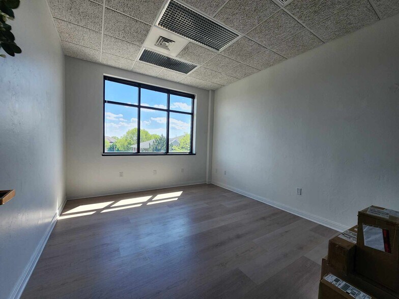 More Photos Of 444 Reid St, De Pere Office For Lease