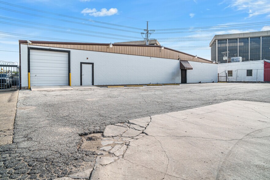 More Photos Of 8610 Botts Ln, San Antonio Freestanding For Lease