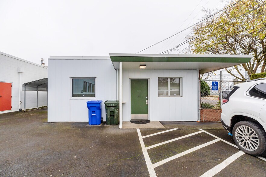 More Photos Of 1244 SE Gideon St, Portland Warehouse For Sale