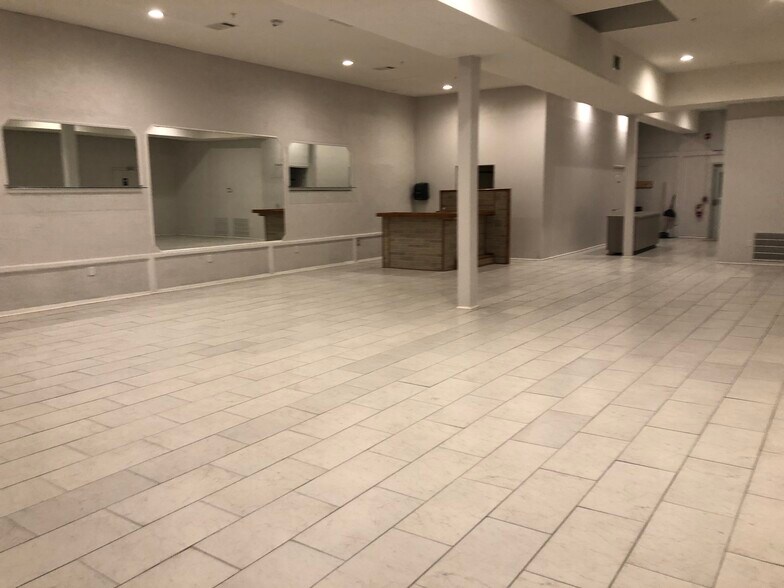 More Photos Of 1310 Central Ave, Hot Springs National Park Storefront For Sale