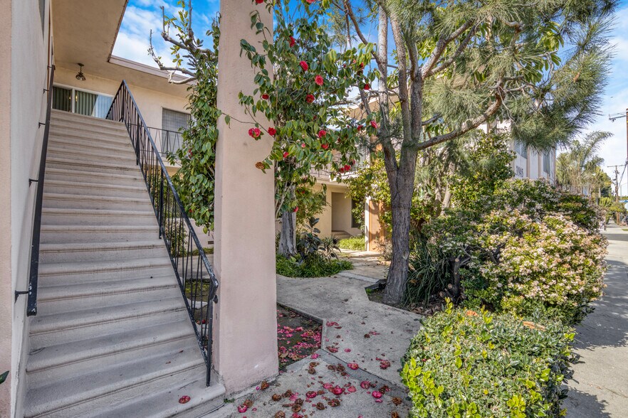 More Photos Of 3945 Frances Ave, Los Angeles Multifamily For Sale