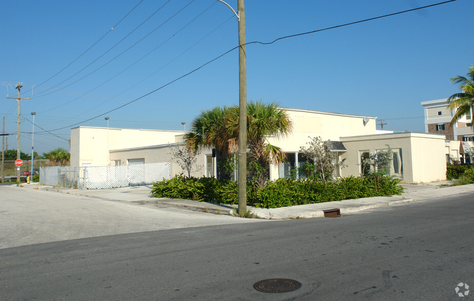 Primary Photo Of 29 S H St, Lake Worth Warehouse For Lease