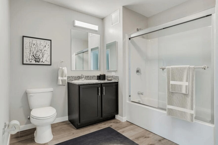 More Photos Of 6418 N Sheridan Rd, Chicago Apartments For Lease