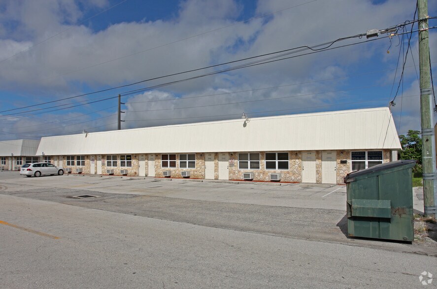 More Photos Of 1117-1135 SW 1st Way, Deerfield Beach Warehouse For Lease