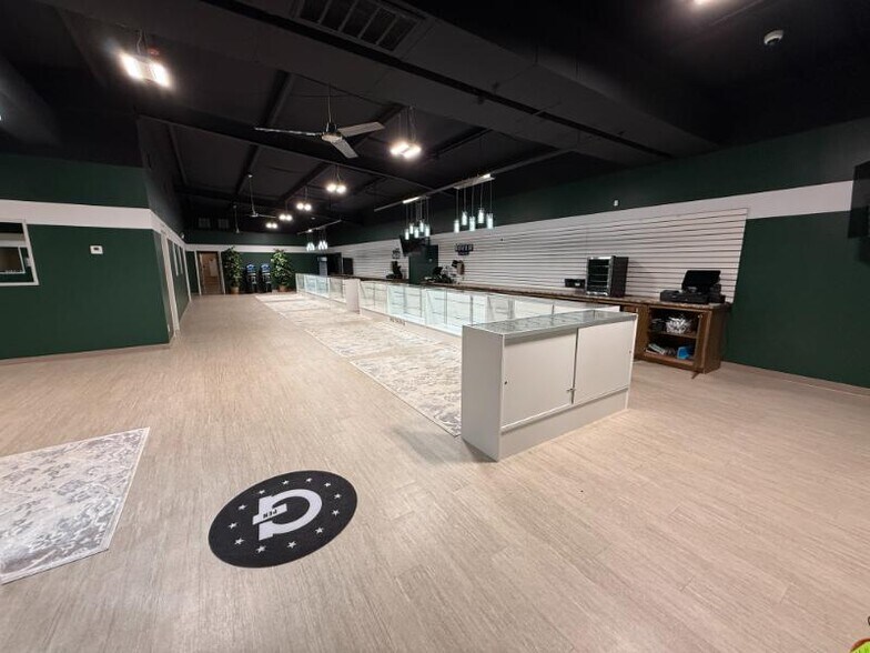 More Photos Of 794 E Main St, Tupelo Showroom For Sale